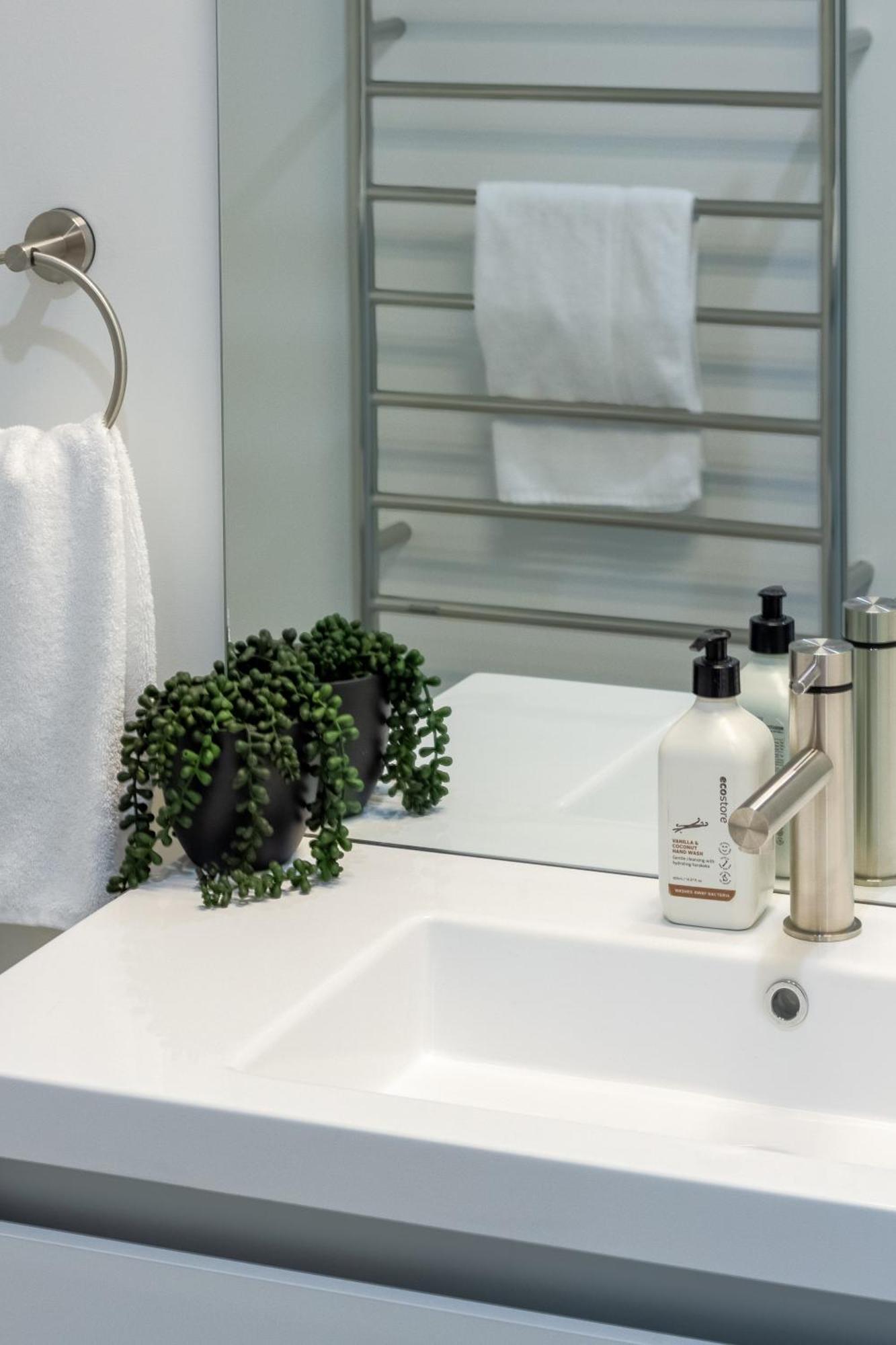 Unbeatable Central City Location 2 Bed Single Lvl Christchurch Kültér fotó